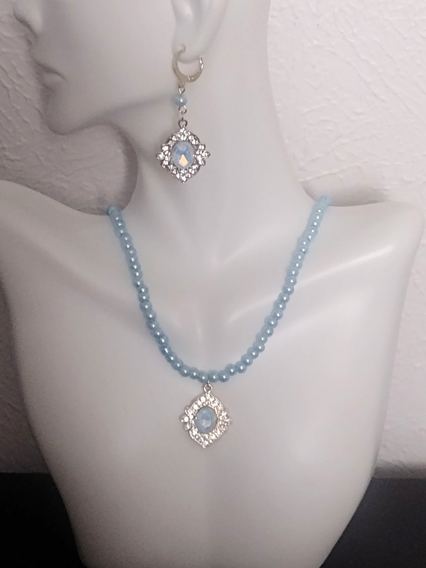 "Ice Pearls" Rhinestone Pearl Beads Necklace, Magnetic Clasp, Gold Stainless Steel, 2 Colors