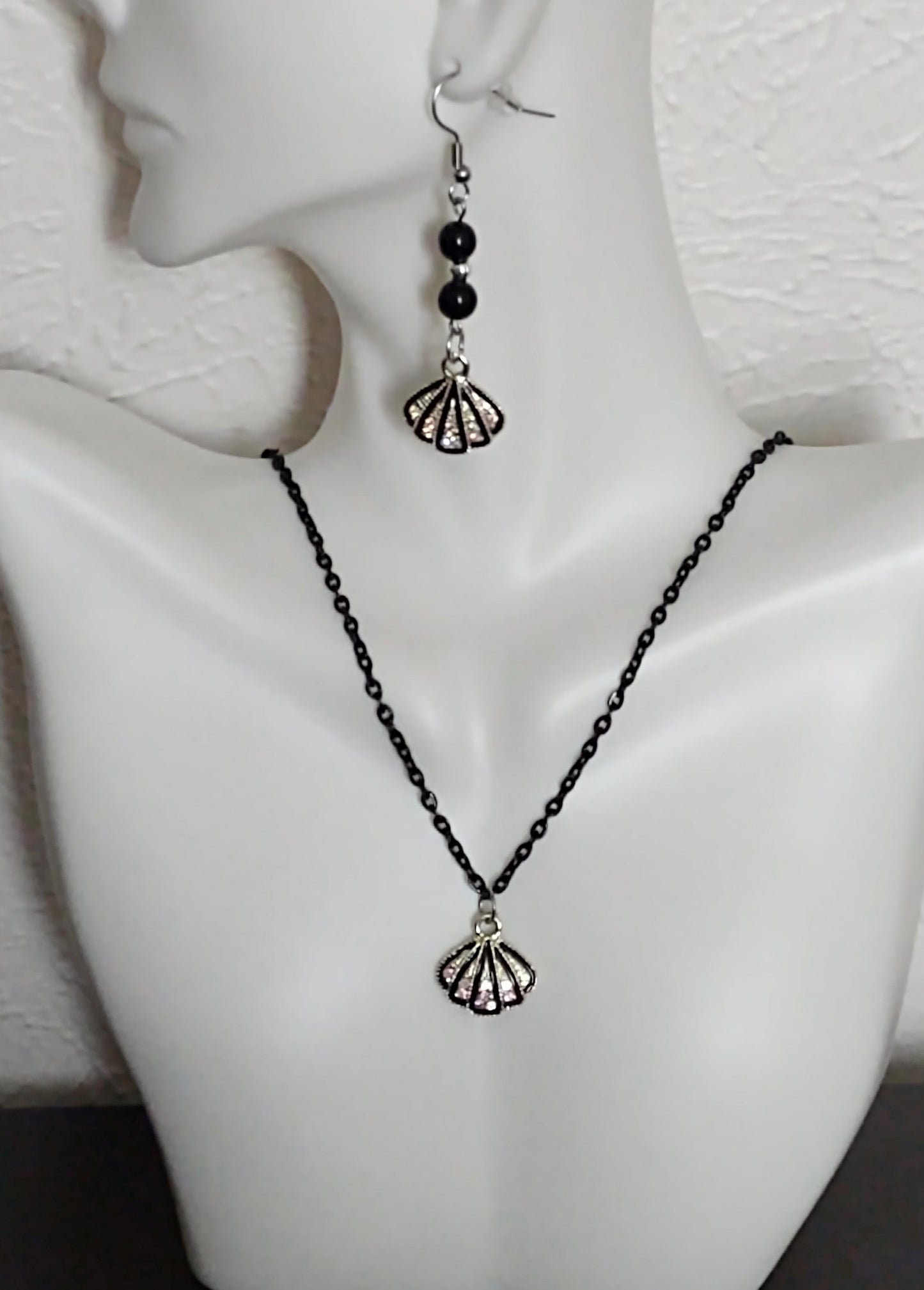 "Rhinestone Shells" Colored Chain Seashell Necklace, Stainless Steel, Magnetic Clasp